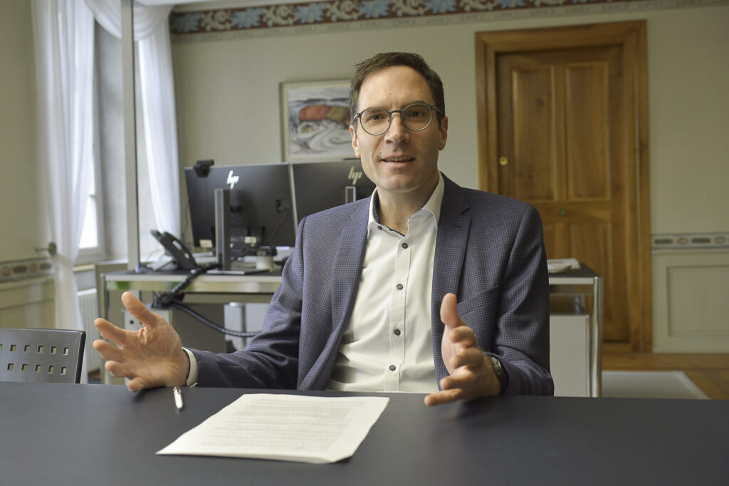 Stadtpräsident Simon Wolfer in seinem Büro im Stadthaus.